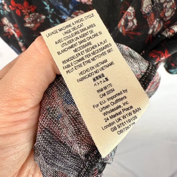 Free People Black Floral Dock Street Top MD - Picture 7 of 8